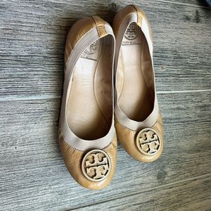 Tory Burch nude paten ballet flat